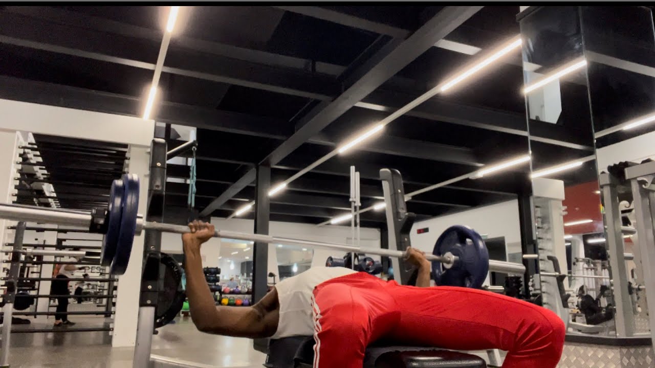 Skinny kid benches 70kg!!! YouTube