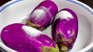 This method of eggplant is the most delicious. It does not blanch and is not too oily. It is tender
