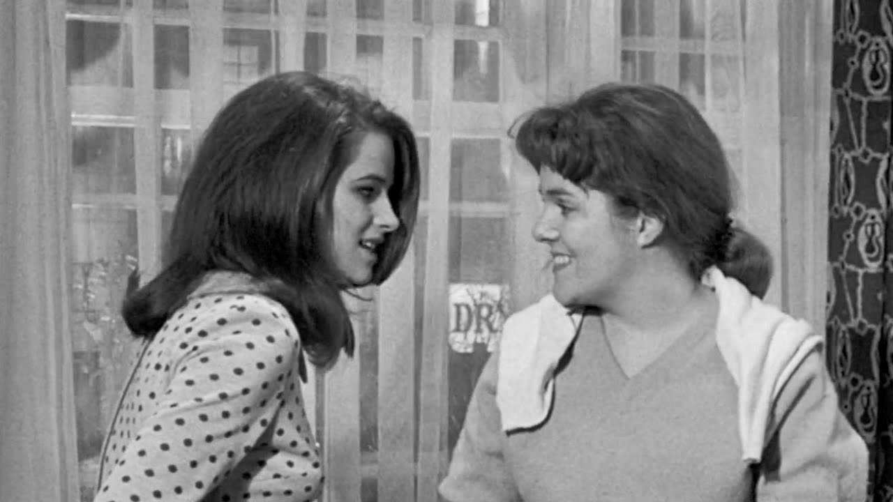 GEORGY GIRL (1966) Clip - Charlotte Rampling & Lynn Redgrave