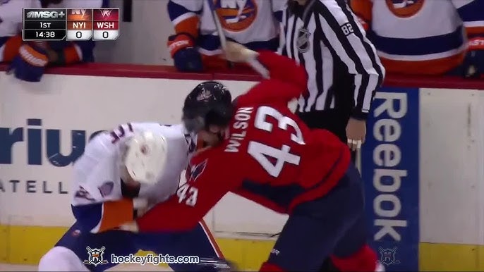 KO: Tom Wilson ends fight with Erik Cernak with huge right cross