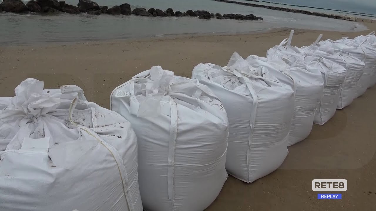 Francavilla al Mare - Sacchi di sabbia contro le mareggiate