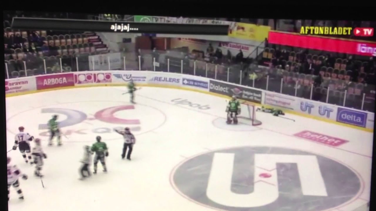 Robert Carlsson tacklar Jesper Thörnberg