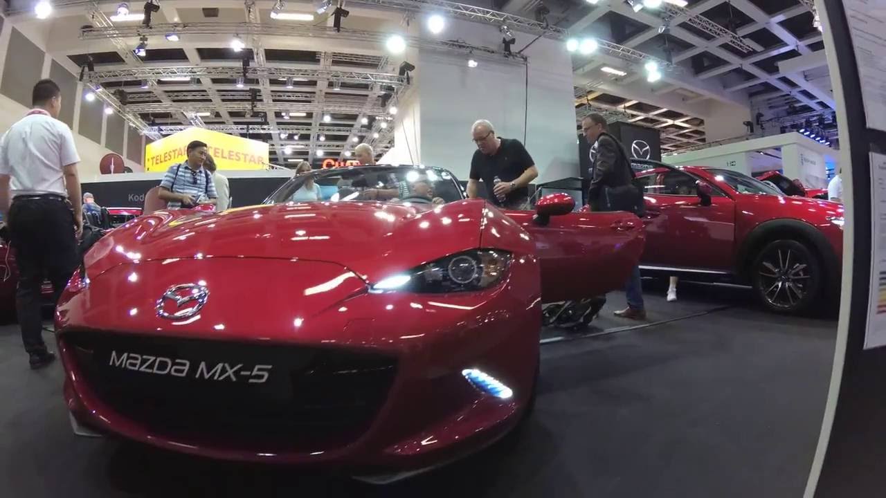 Тур по выставке IFA 2016 - обзор стабилизации Yi Hendheld Gimbal