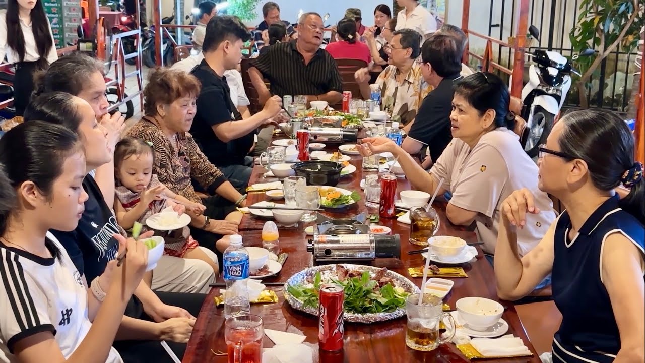 Chiều Ăn Quán Nên Sáng Ăn Đơn Giản | Vinh & Truyen