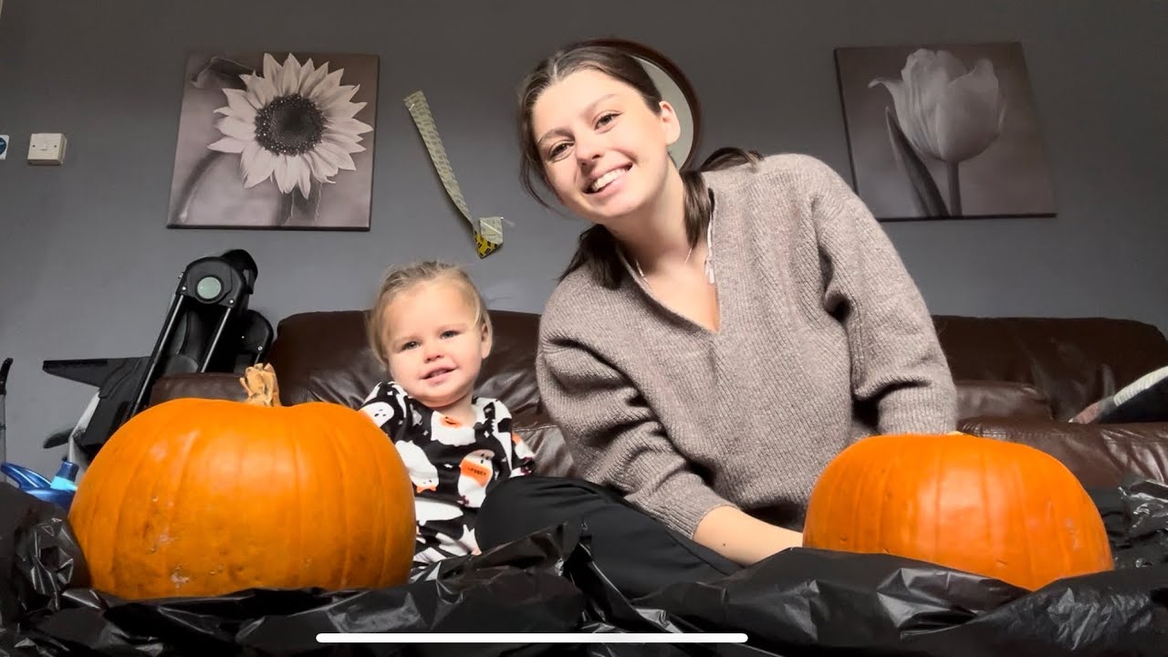 Halloween vlog 2025 🎃 - 2 year olds trick or treating and pumpkin carving