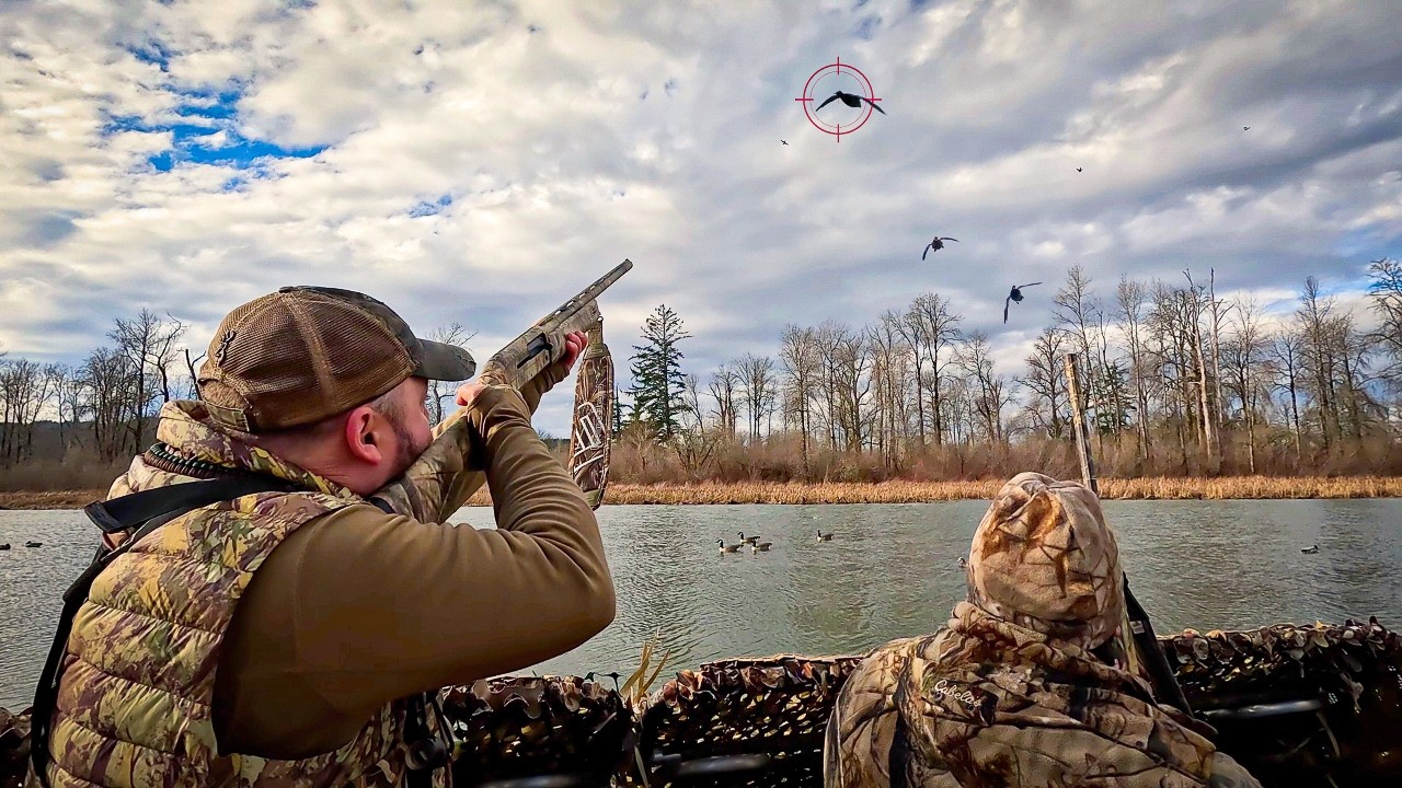 DUCK Hunting Tidewater in My Boat BLIND (4-Man Limit!)