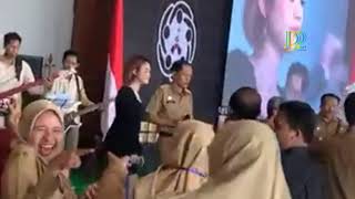 Satu nama tetap di hati - arlida putri duet bareng anggota perda rembang