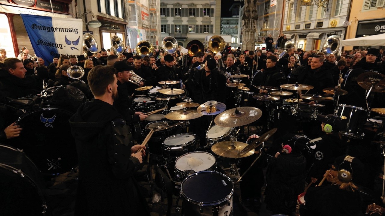 Musegg-Geischter Lozärn - Shape of You, The Code, Rock Me Amadeus, Blinding Lights. Guggenmusig