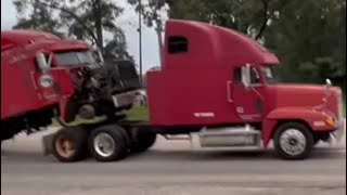 Freightliner FLD 120 tows truck.DID THEY MAKE IT 2500 miles???