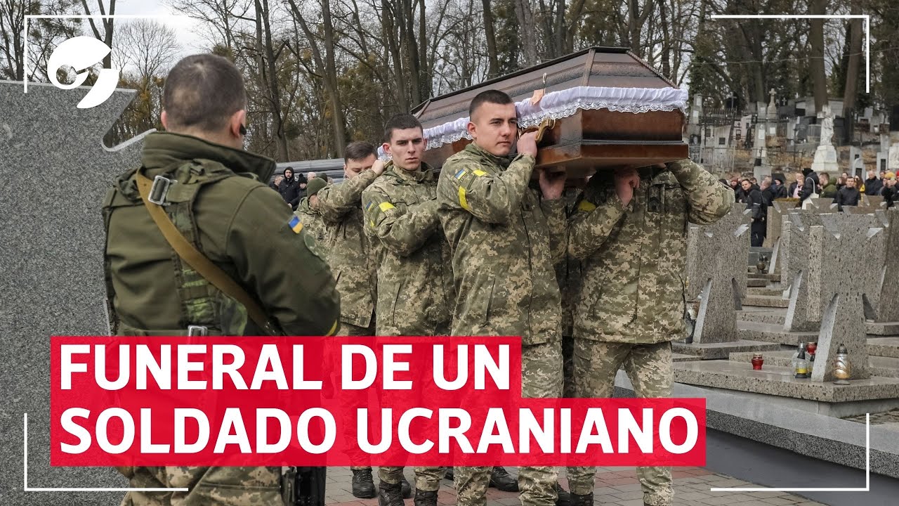 El FUNERAL de un soldado de UCRANIA tras morir en la GUERRA iniciada por RUSIA