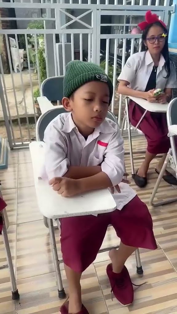 Vidio kocak dan gokil @nyaikembang1nyaikembang1 /ibu gurunya pilih kasih ?