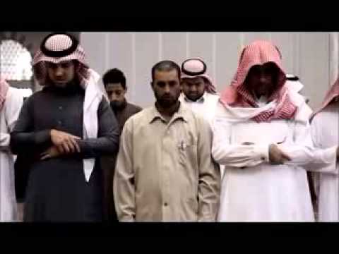 يجب وضع اليد اليمنى على الذراع اليسرى في الصلاة