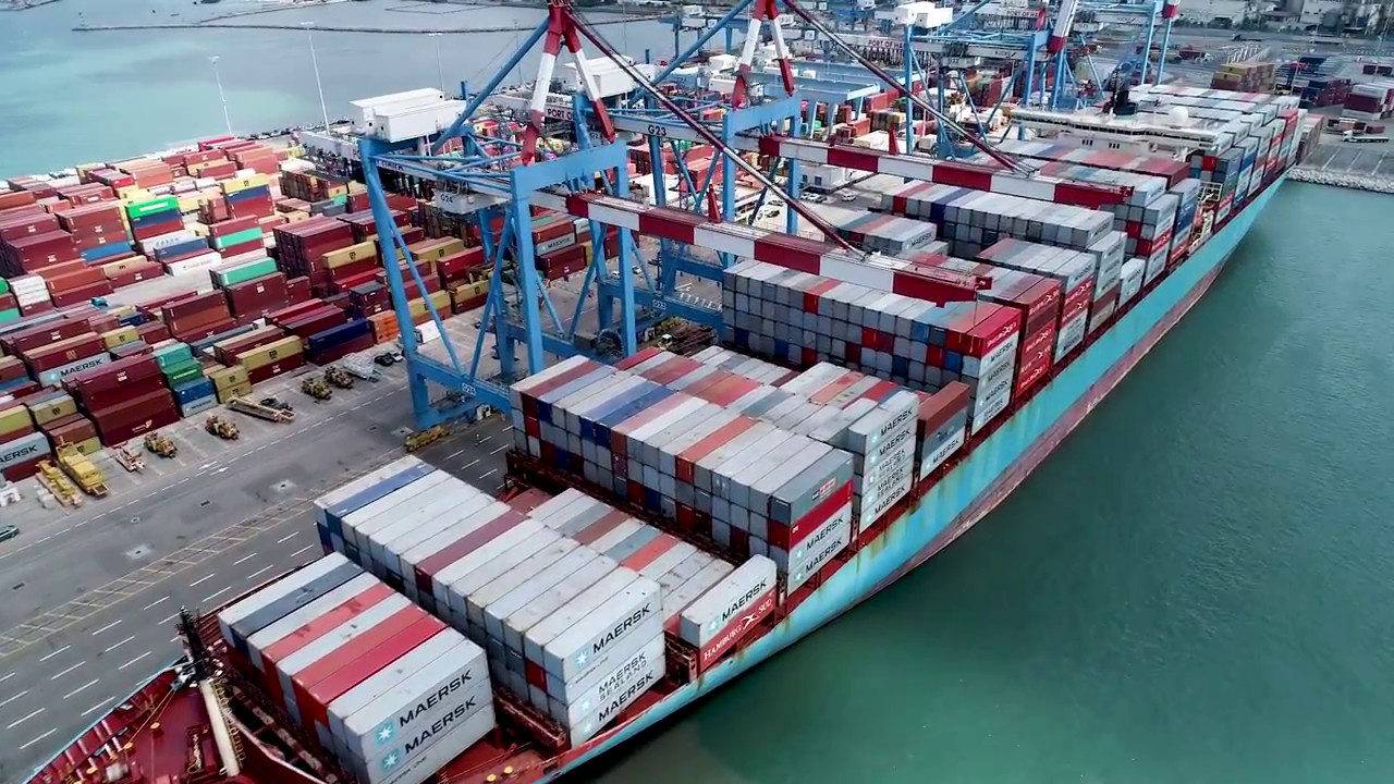 MSC Kleven loading 4200 containers at The Port of Haifa - YouTube