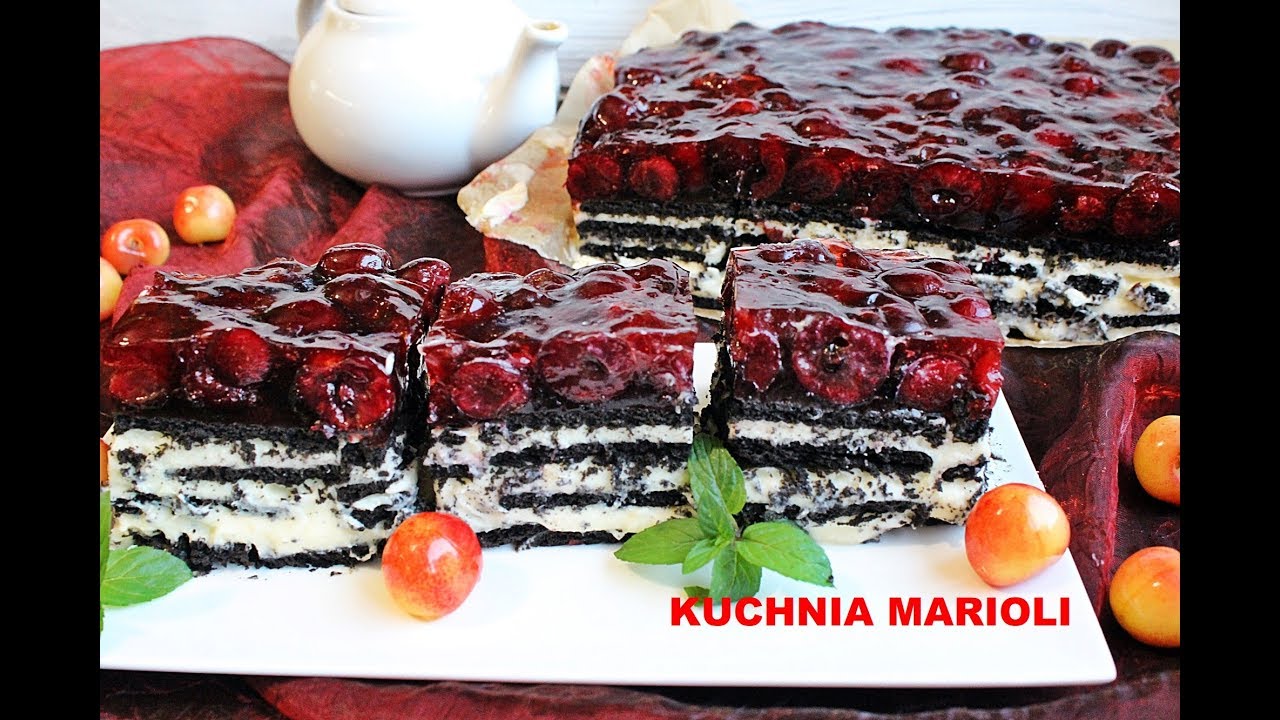 SERNIK GOTOWANY NA CIASTKACH Z CZEREŚNIAMI