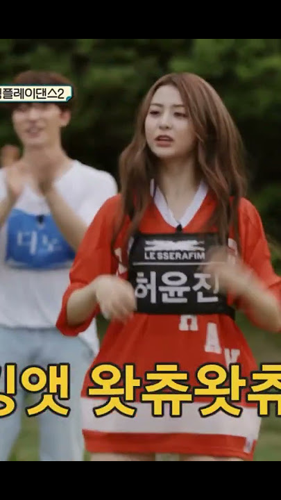 enhypen laughs because of her 'le serafim' member Yunjin #Yunjin #le_serafim #enhypen #shorts