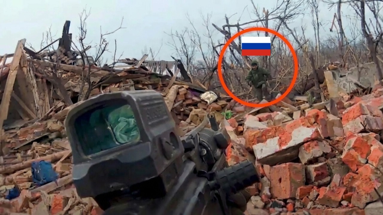 ''Either You Surrender, or We K*ll You!'' - Ukrainian Special Forces Storm Russians In Close Combat