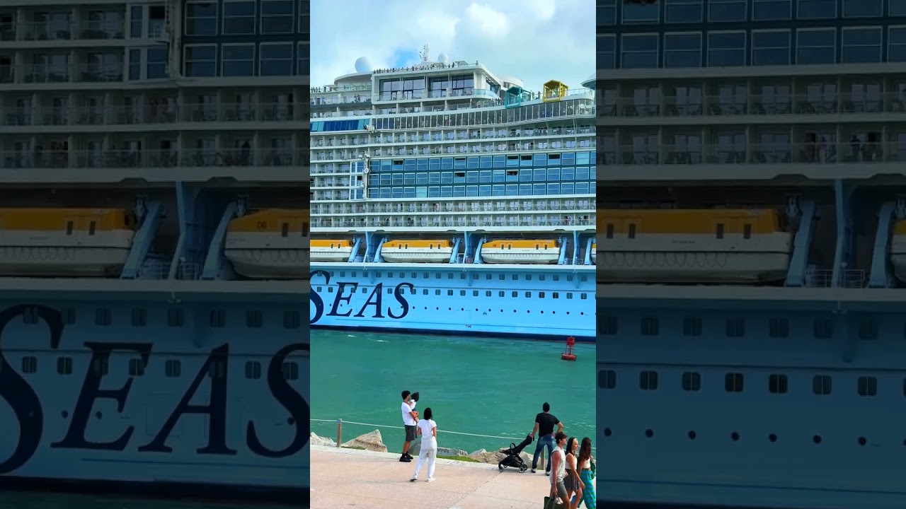 Icon of the Seas in South Beach #iconoftheseas #cruises #thecruisespotter