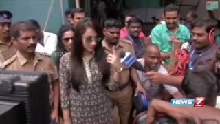 Actress Trisha Arrives To Cast Her Vote At Chennai News7 Tamil