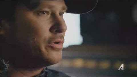 Tom Delonge explains how he met Scott Raynor and Mark Hoppus