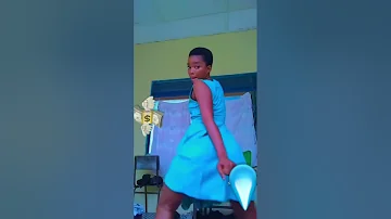 Shs 3 student twerk in uniform badly with woto no🥰🥰