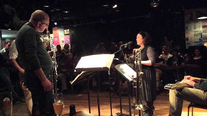 Jodi Gilbert zang, Felicity Provan trompet/zang, J...