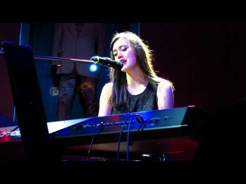 Walk Away: Dia Frampton- Live in Manila [2012.01.05]