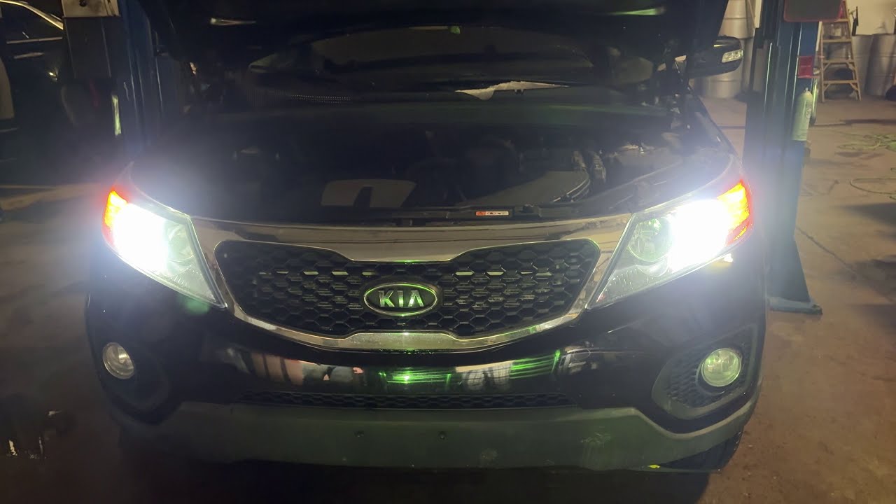 2013 Kia Sorento Headlight Bulb