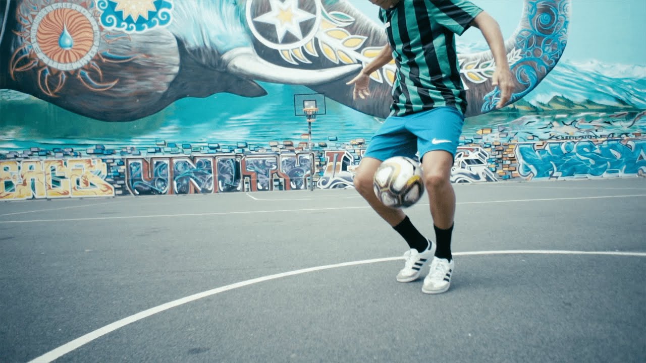 KNEE CATCH ATW | Impressive Football Juggling Drill by box-to-box - YouTube