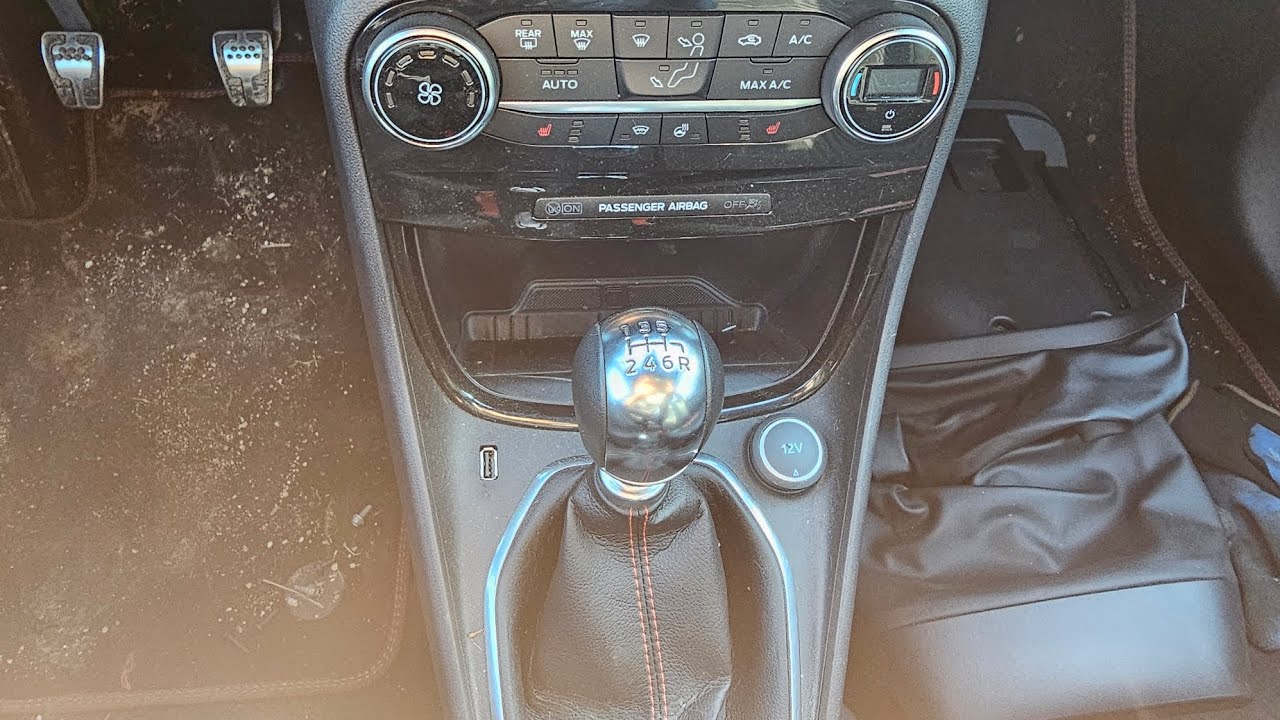 How to Remove/Replace Gear Knob Ford PUMA - YouTube