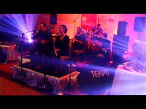 Sevgi & Savaş Öztürk - Aynıyız (Official Video)