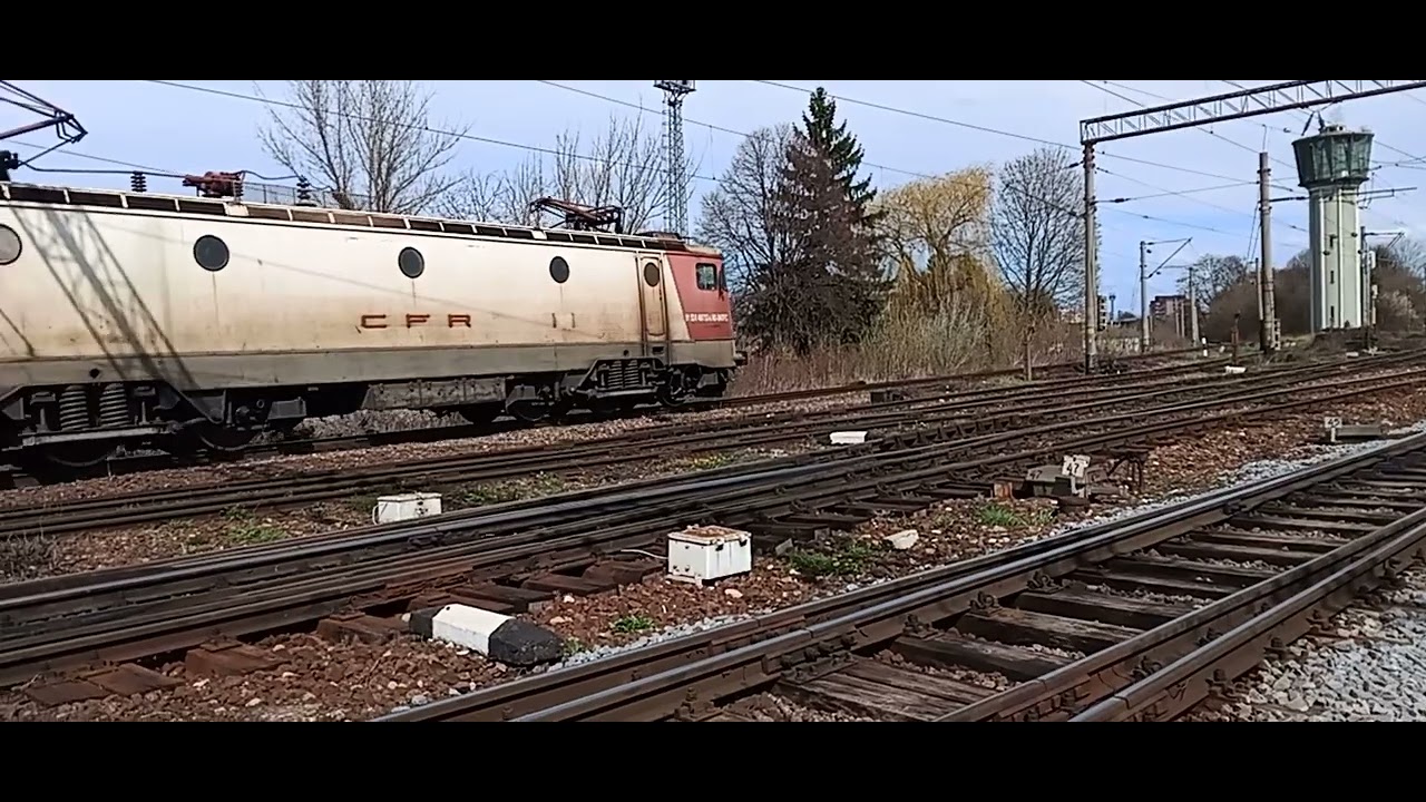 IR 1645 CU EA 752 - YouTube