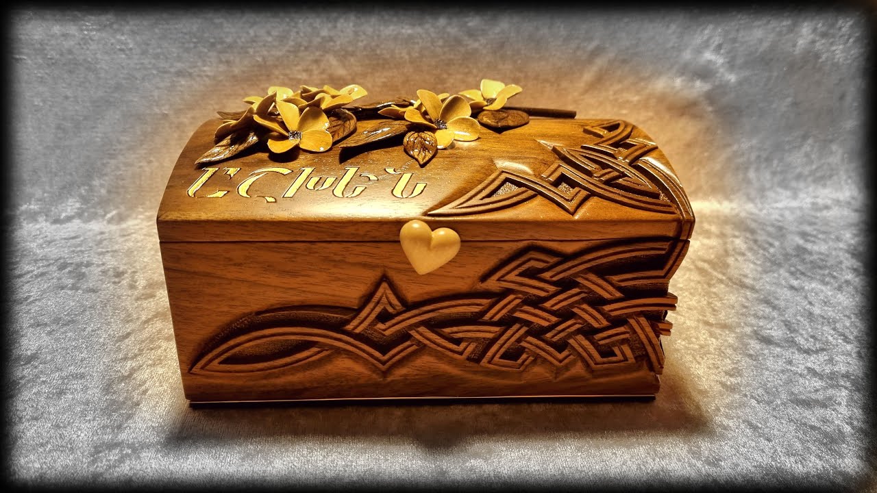 Carving. Jewelry box (Ashkhen).