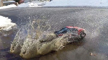 Traxxas Slash bashing in the snow [GoPro HD]