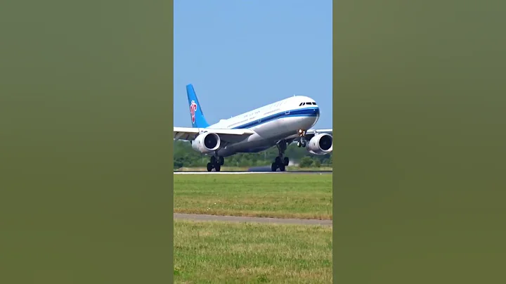 Airbus A330 SOFT Landing China Southern Airline #Shorts - DayDayNews