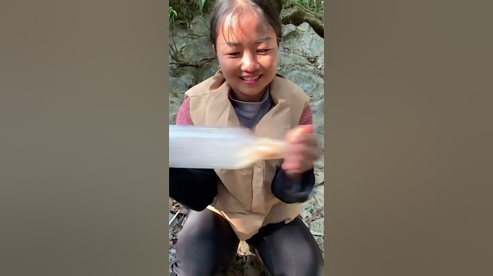 Amazing lifehacks:Smoked olive Oil in the wild.#bushcraft#camping #satisfying#lifehacks#survival