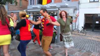 Polonaise tijdens WK voetbal (BEL-RUS) @ Grote Markt Aarschot