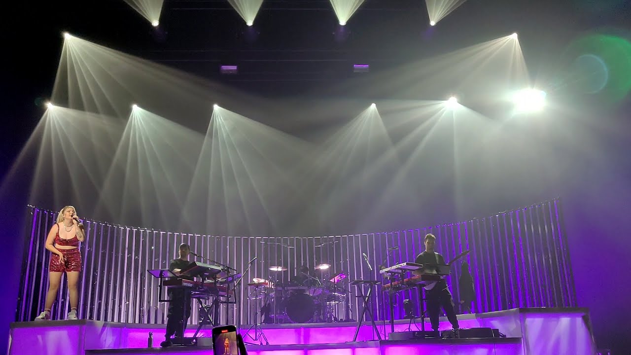 Louane - Avenir/Band introduction/On était beau - Paris 1.06.2022