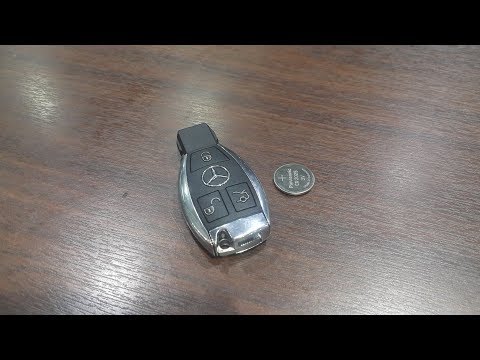 Video: Làm thế nào để bạn thay pin trong chìa khóa Mercedes e350?