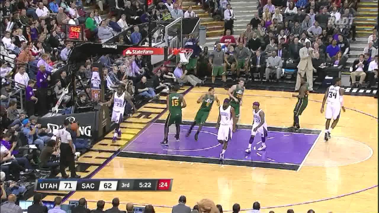 Derrick Favors goes beast mode against Kings