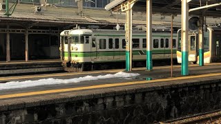 115系　キムワイプ(二次新潟色) 発車　(吉田駅にて)