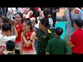 🔴Mẹ Kiều Trinh "vỡ òa cảm xúc" ôm hoa chúc mừng con gái đã cùng Thông Tin lên ngôi vô địch ♥️♥️♥️