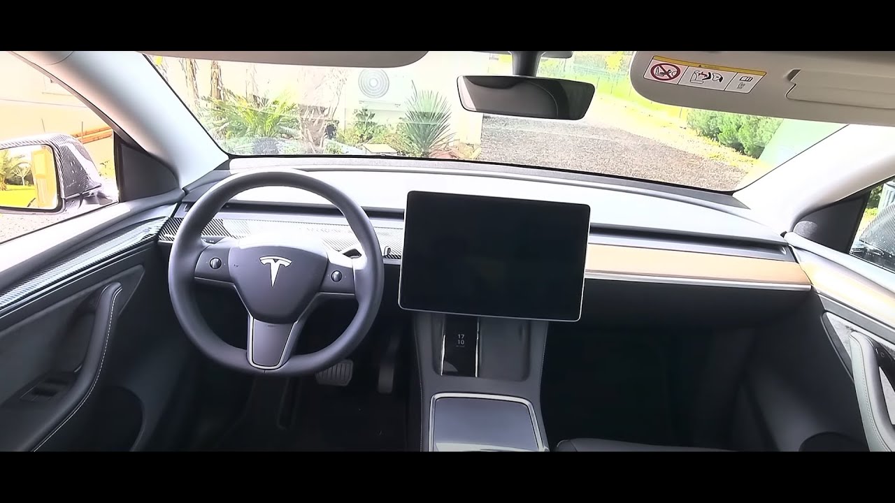 Je change l'intérieur du Tesla Model Y en Carbone - YouTube