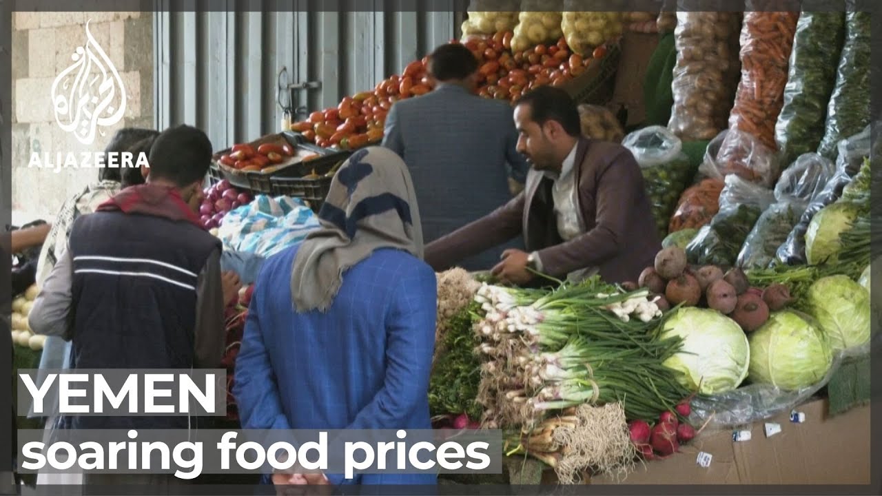 يواجه اليمنيون شهر رمضان صعباً مع نقص حاد في الغذاء.