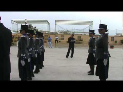 escolta militar femenil