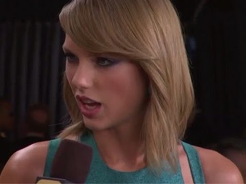 Taylor Swift Stares At Nancy O'Dell After "Men" Question At Grammys