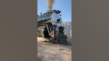 SHE LIVES!!!! | AT&SF 2926 Emerges from the Barn. #steamlocomotive #railfan