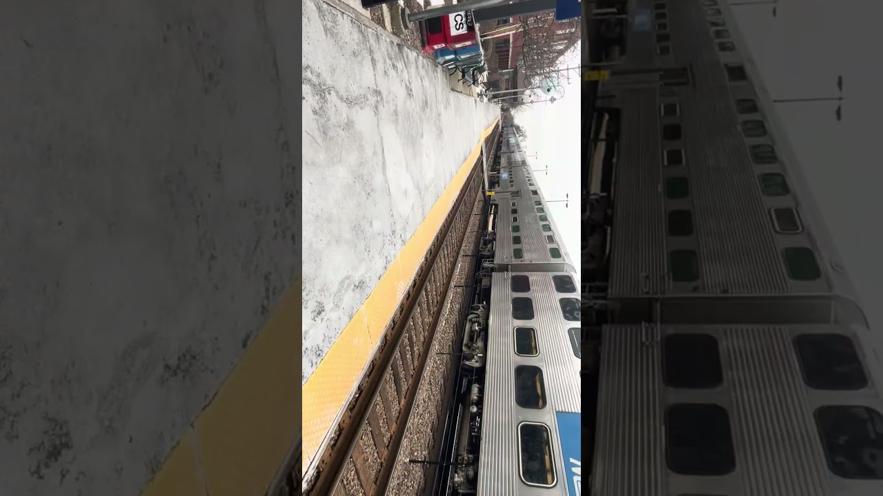 Metra Inbound MD-N train on the Outbound Platform at Northbrook Station