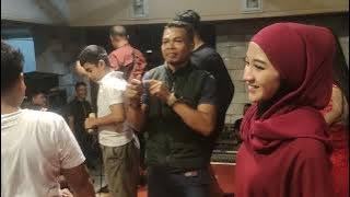 Giliran Fanny Sabila & dalang yogaswara nyawer penonton