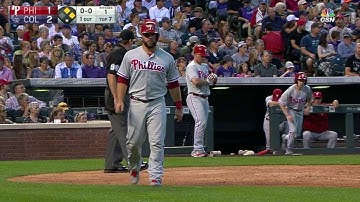 PHI@COL: Hernandez scores Rupp on a single to left