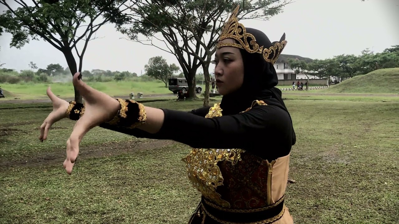 SUBADRA LARUNG | Sundanese Traditional Dance | Covered by EAC | HIMA-ESA IKIP SILIWANGI